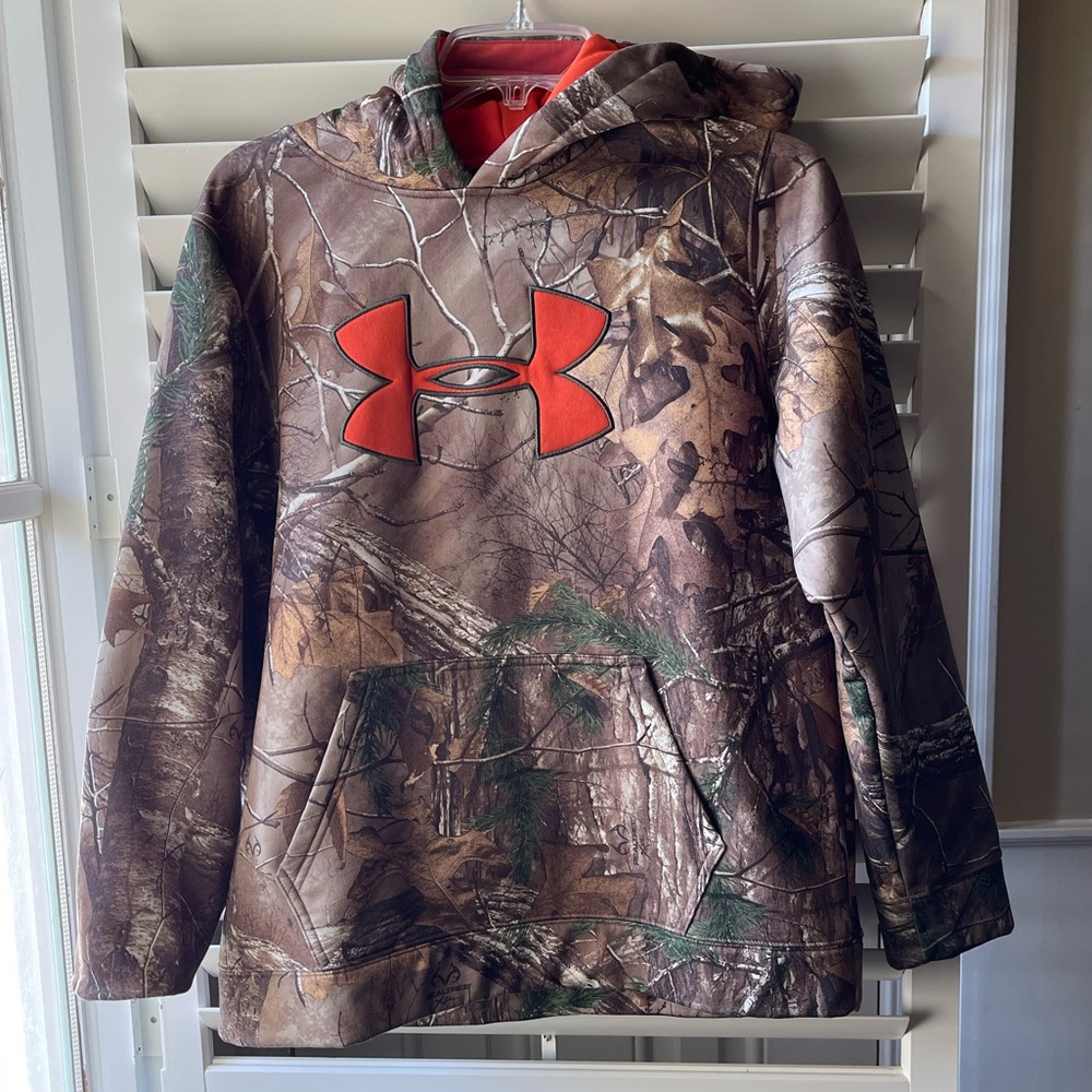 Youth Under Armour camo hoodie • Size YXL